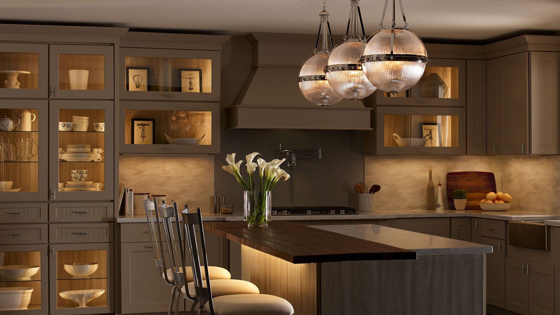 Kitchen cabinet lighting