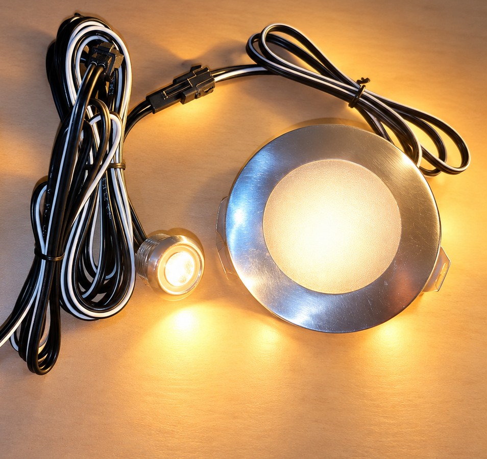 LED spot light with touch sensor control